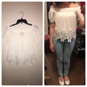 White Off The Shoulder Top 🌸